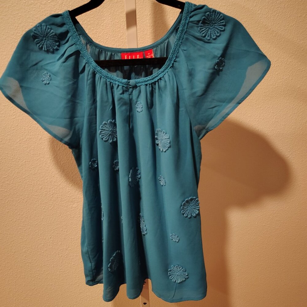 ELLE Women's Mosaic Garden Top Size Medium NWT Polyester Short Sleeve